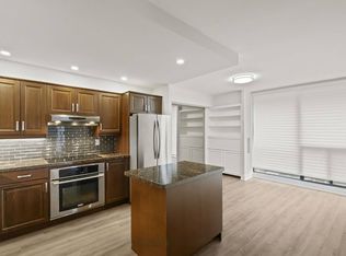 33 Harbour Sq #2208, Toronto, ON