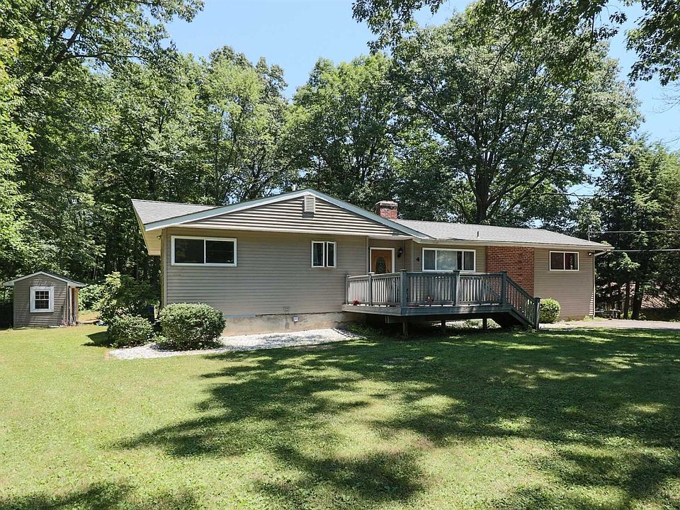 1st image of 4 Spruce Dr