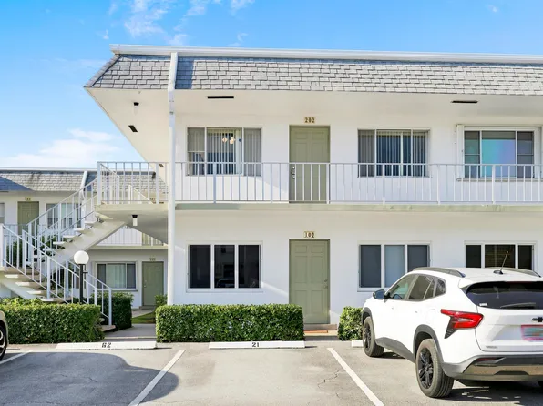 2920 Cynthia Lane #202, Lake Worth Beach, FL 33461