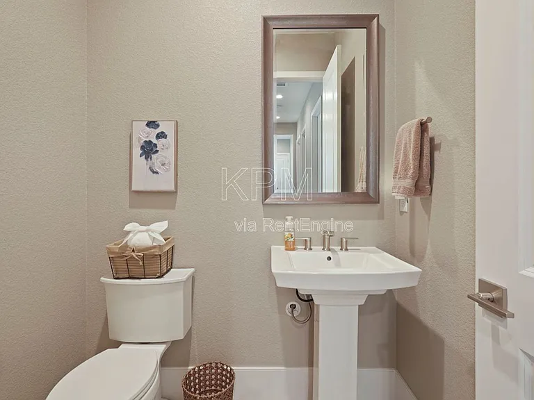 2933 Valencia St — Photo 33