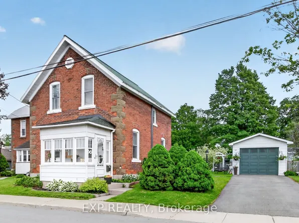 82 Munro St, Carleton Place, ON K7C 1H7