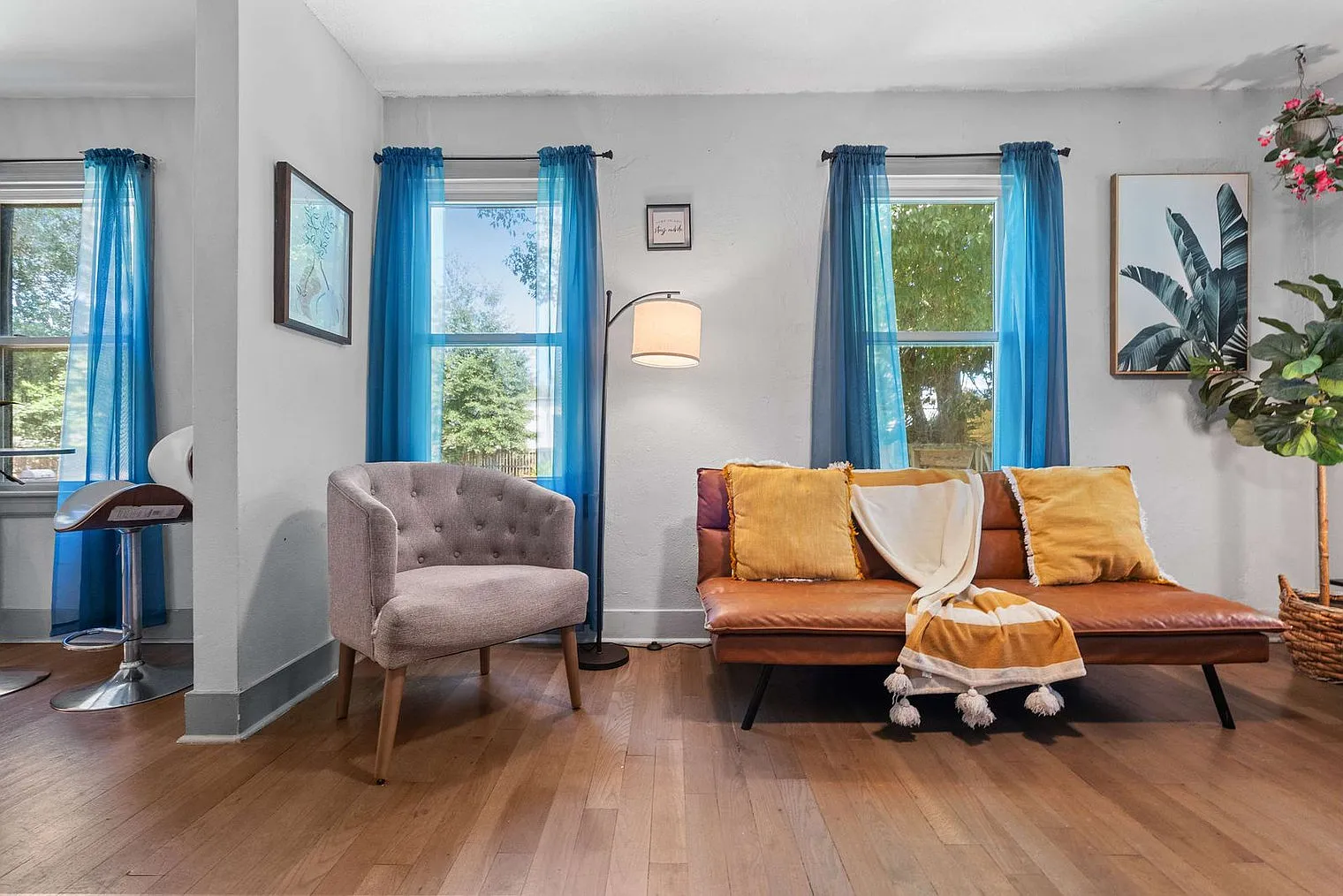 3 bed, 2.0 bath, $6,124 — Photo 2