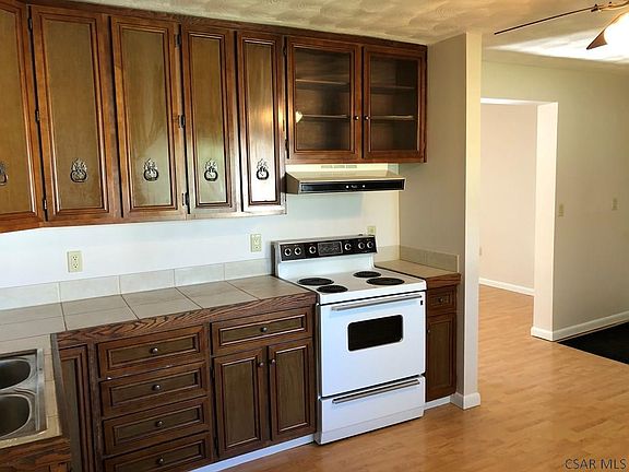 5th image of 136 Poplar Dr