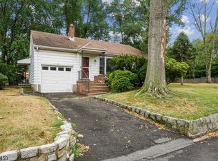 98 Kew Dr, Springfield, NJ 07081