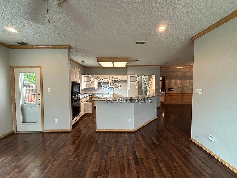 3101 Crickett Dr — Photo 12
