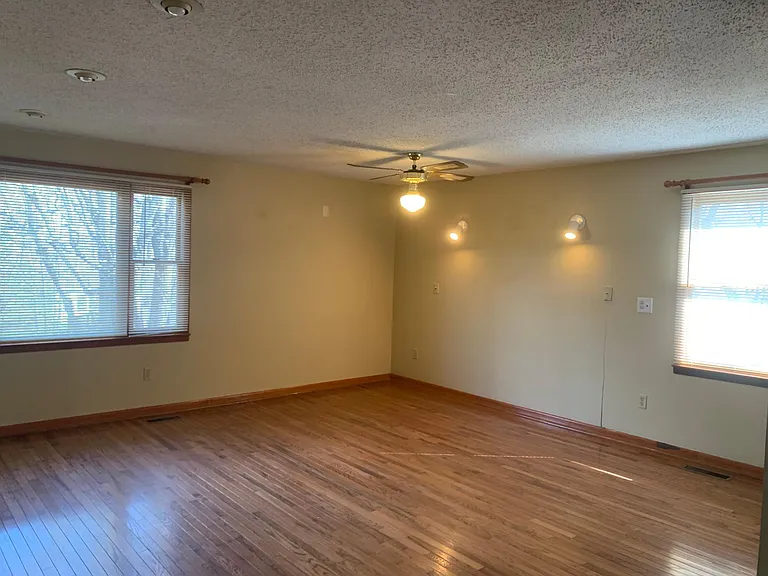 20 Spring Dr — Photo 7