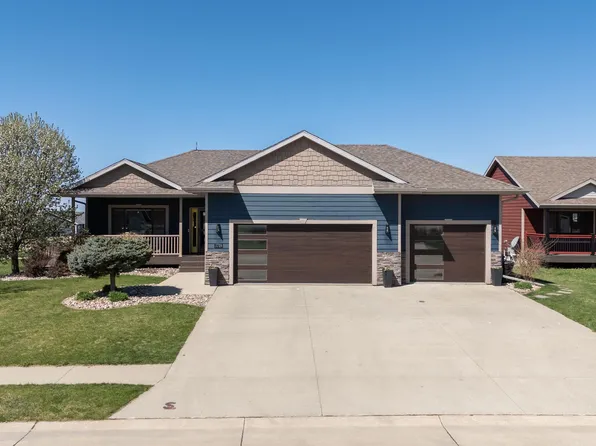 3718 Keystone Cir, Spirit Lake, IA 51360