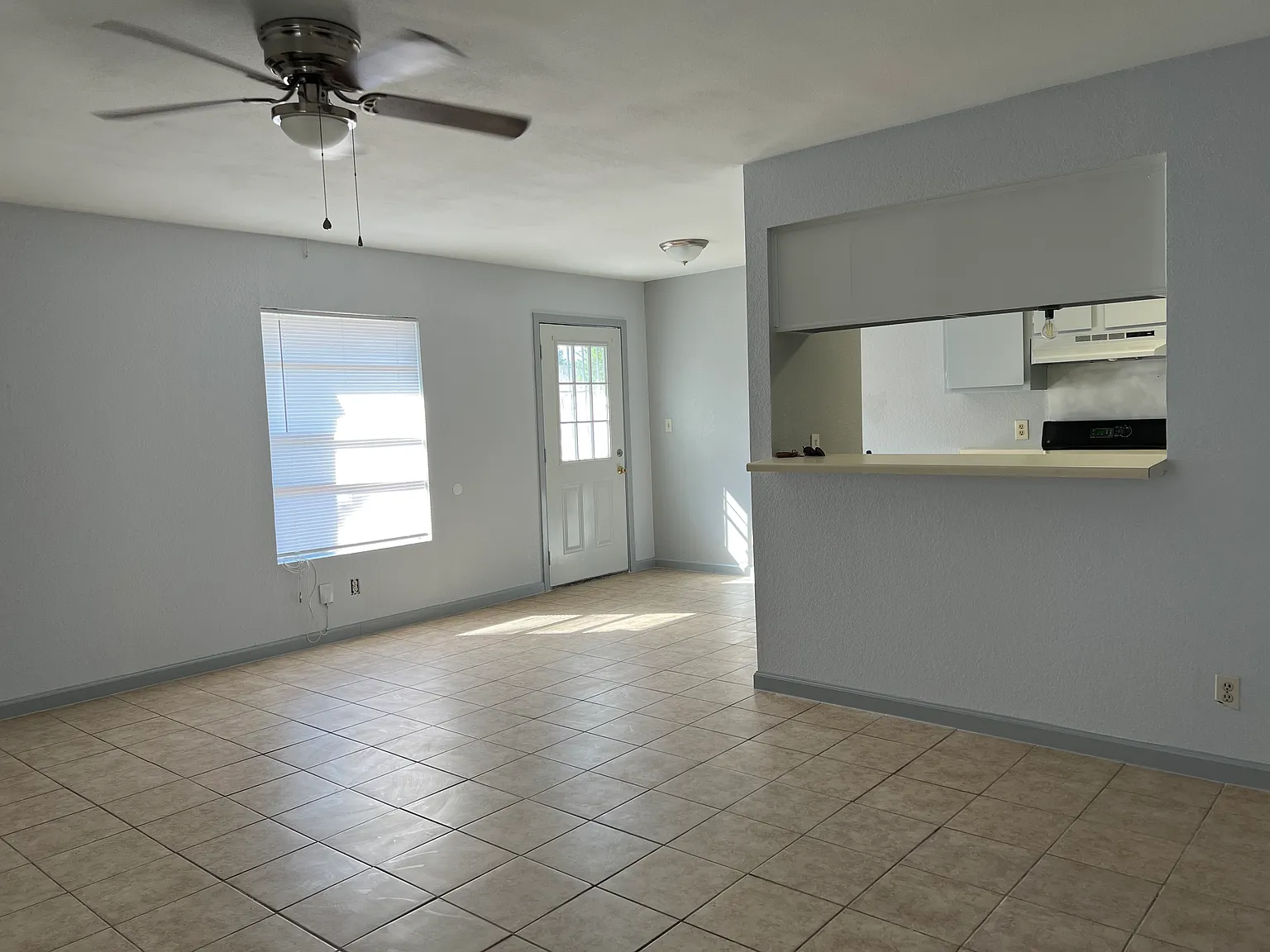 3 bed, 1019 sqft, $1,440 — Photo 2