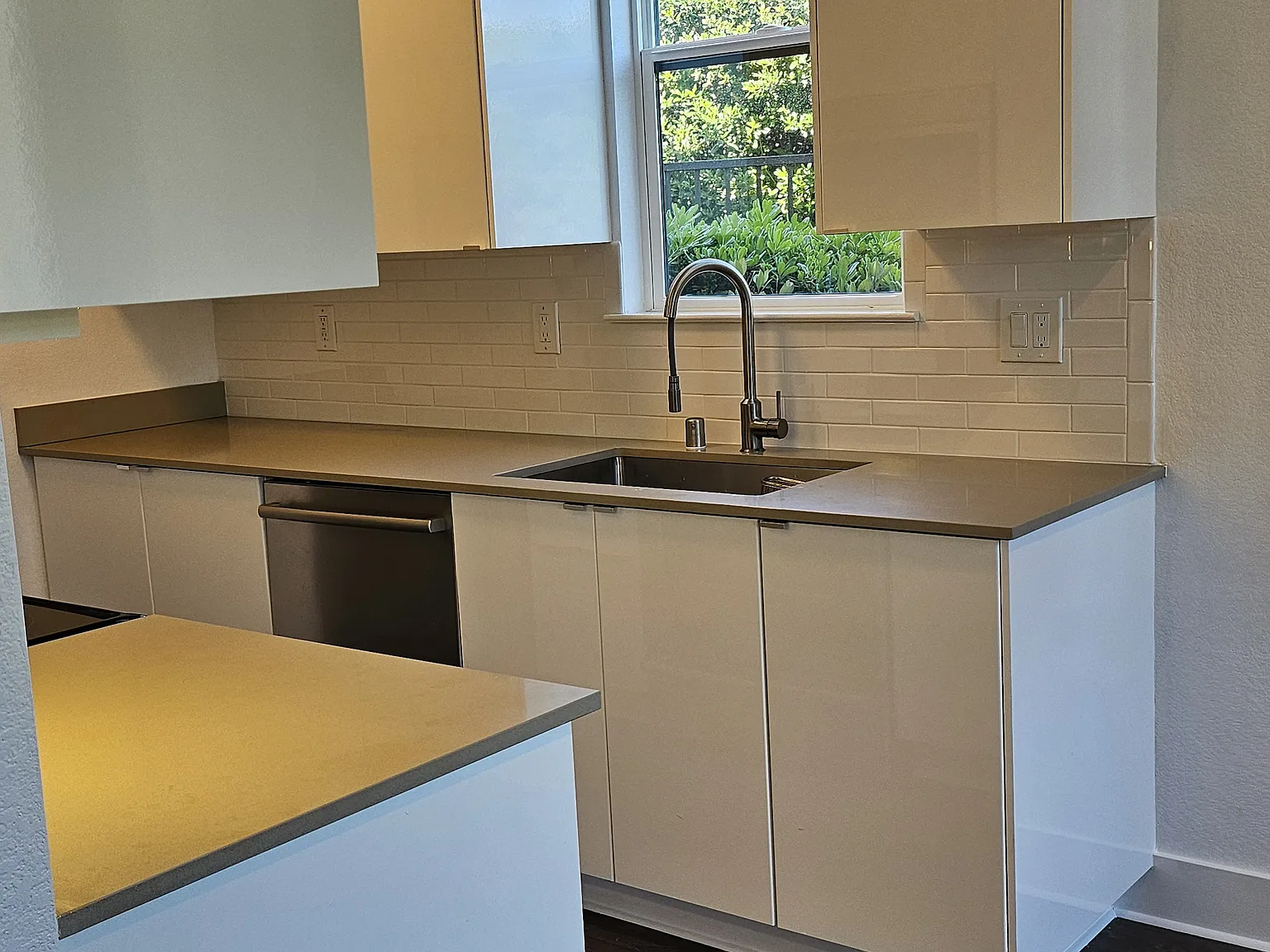 1 bed, 779 sqft, $2,700 — Photo 2