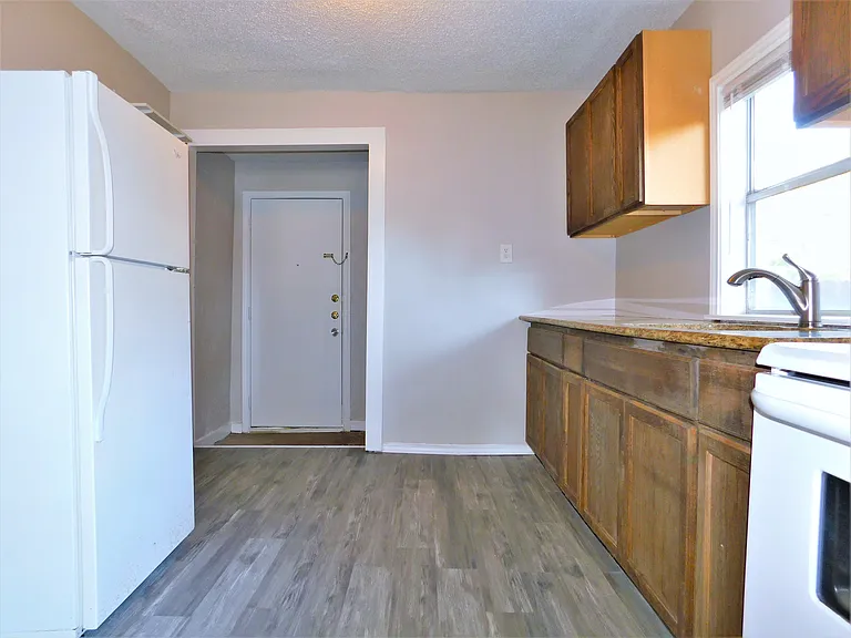 1014 Peak St — Photo 11