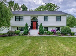 275 Baxtertown Rd, Fishkill, NY 12524