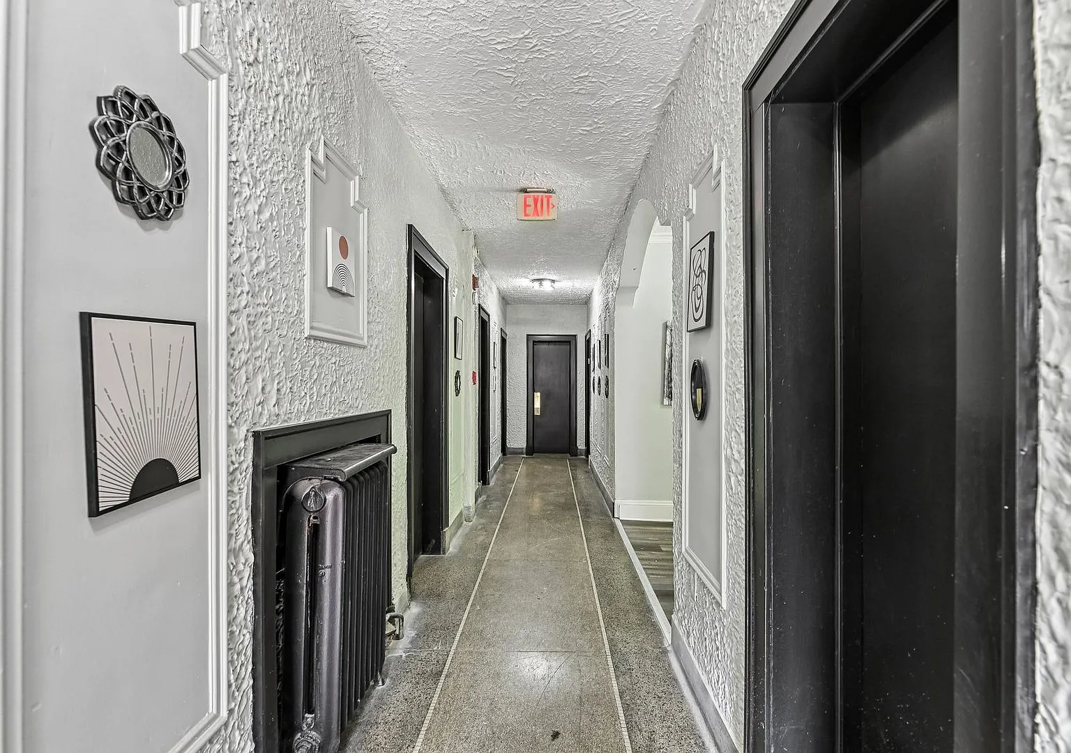 Archwood Manor — Photo 3