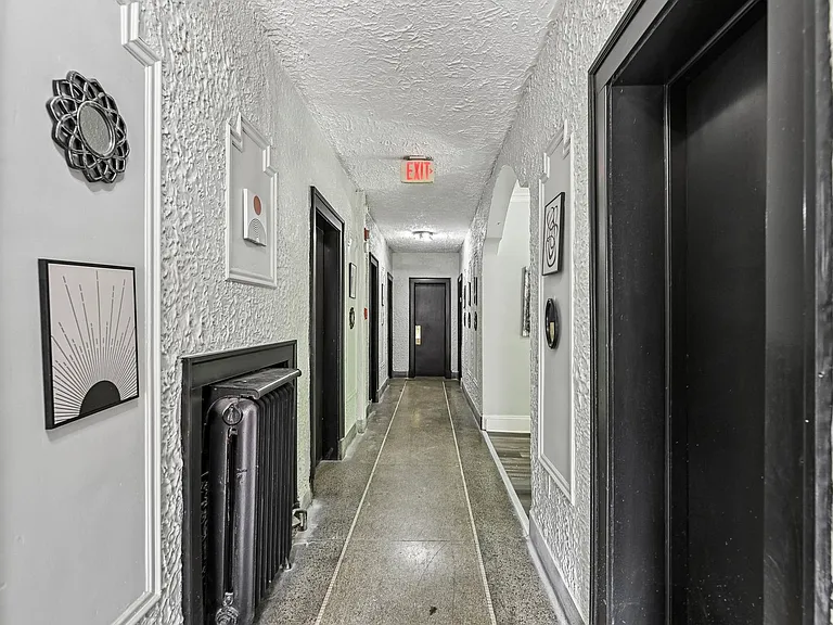 Archwood Manor — Photo 3