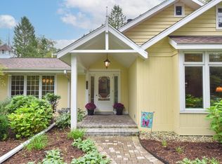 2032 Covered Bridge Rd, Cedarburg, WI 53012