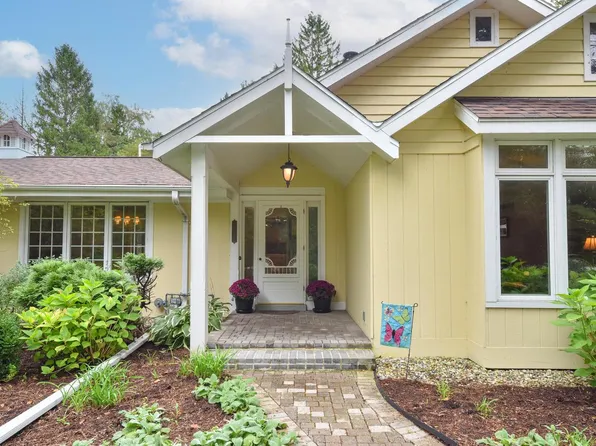 2032 Covered Bridge ROAD, Cedarburg, WI 53012
