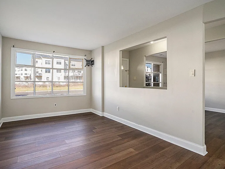 2280 Suzann Dr — Photo 7
