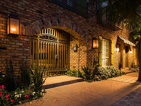 Carriage Square - A French Provincial Boutique Community!