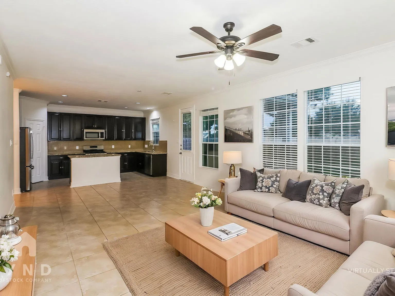 4 bed, 2.5 bath, 2581 sqft, $2,245 — Photo 2