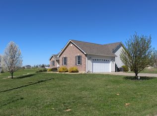 370 Hillcrest Dr, Farmington, MO 63640