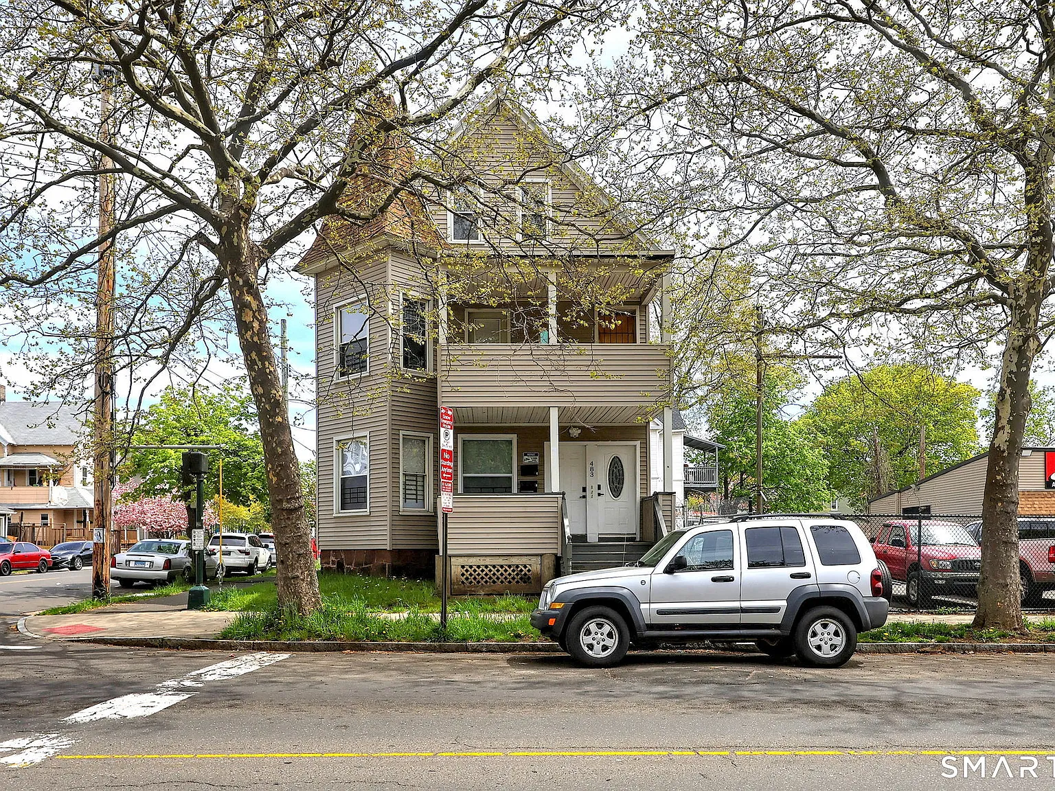 4 bed, 1.0 bath, 1100 sqft, $2,210 — Photo 1