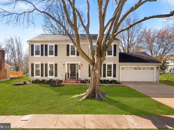 13208 Tuckaway Dr, Oak Hill, VA 20171