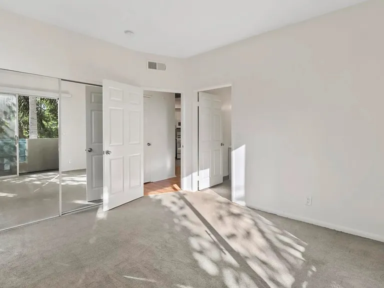 1828 Purdue Ave #201 — Photo 14