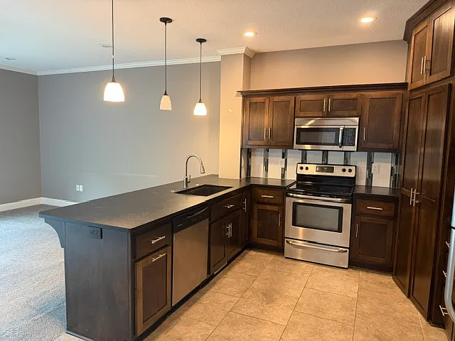 5977 N London Ave — Photo 2