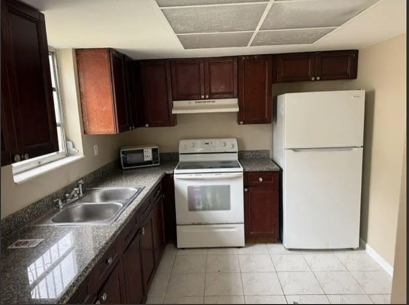 2 bed, 2.0 bath, 2158 sqft, $2,600 — Photo 3