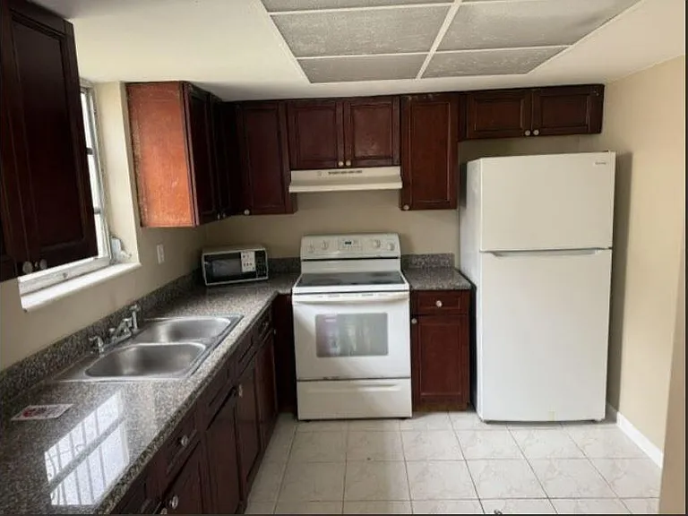 16980 N Miami Ave — Photo 4