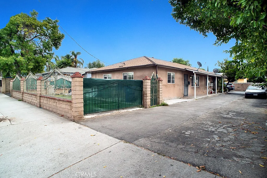 2 bed, 895 sqft, $2,900 — Photo 2