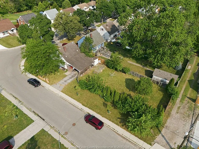 866 Francois Ct — Photo 40