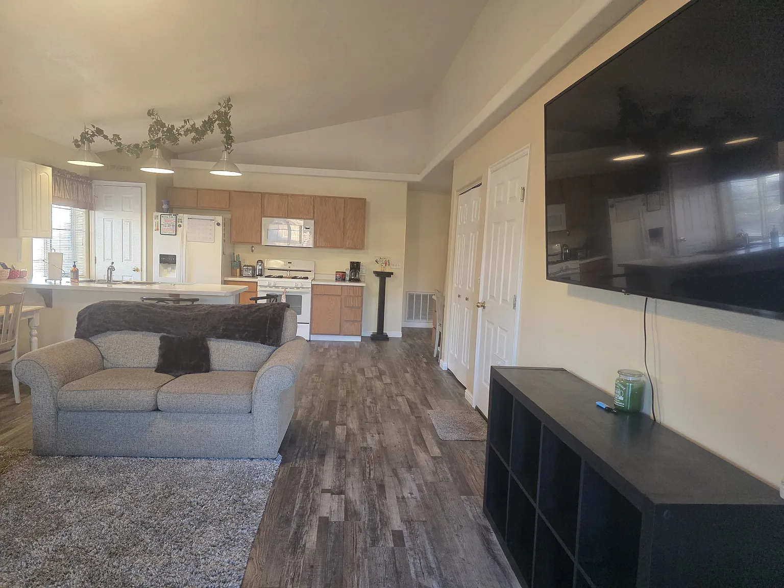 3 bed, 1188 sqft, $1,900 — Photo 4