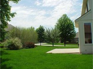 913 SW Sally Cir, Lees Summit, MO 64081