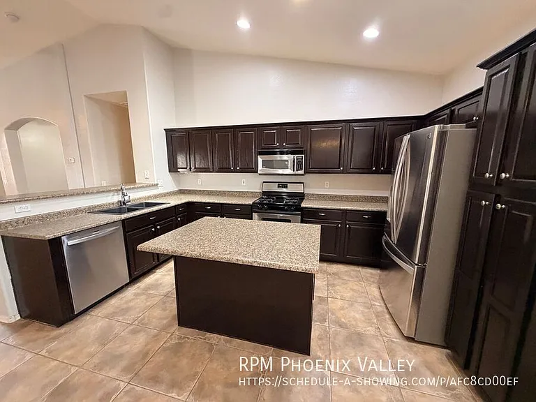 17057 W Manchester Dr — Photo 10