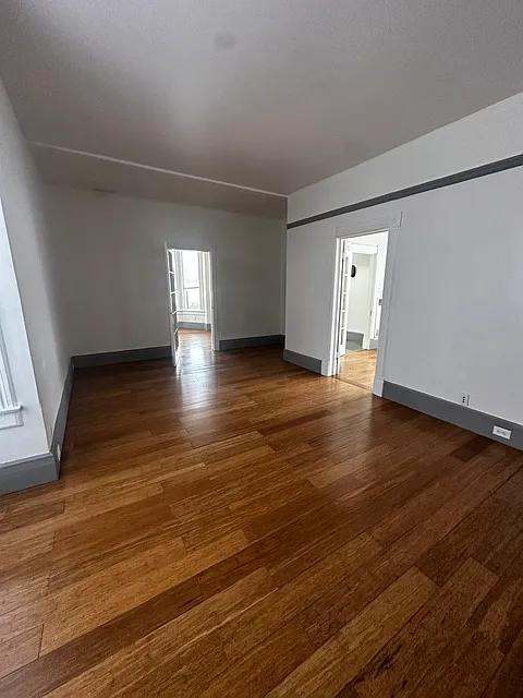 2 bed, 1000 sqft, $2,200 — Photo 4
