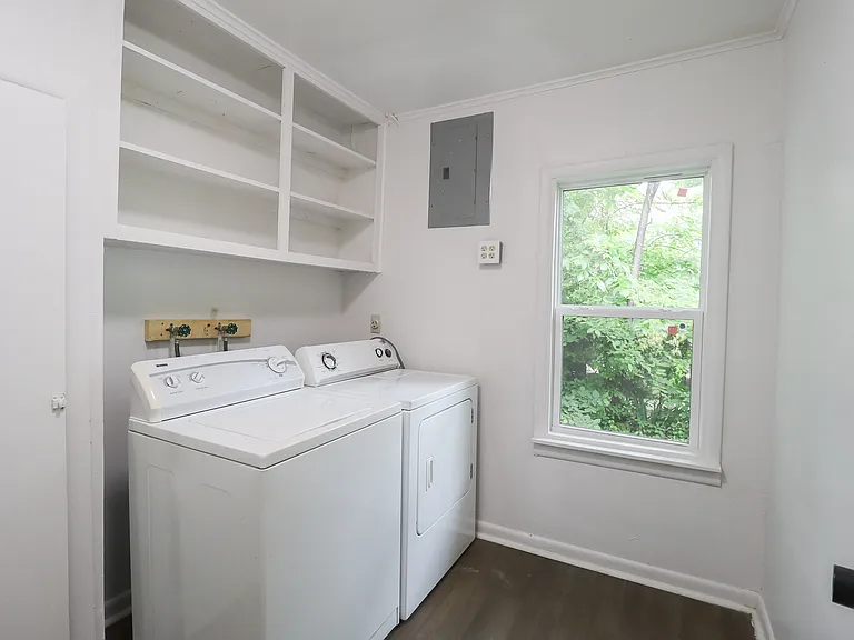 1008 E King Pl — Photo 21