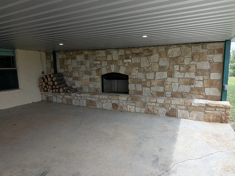 5694 N US Highway 277 — Photo 6