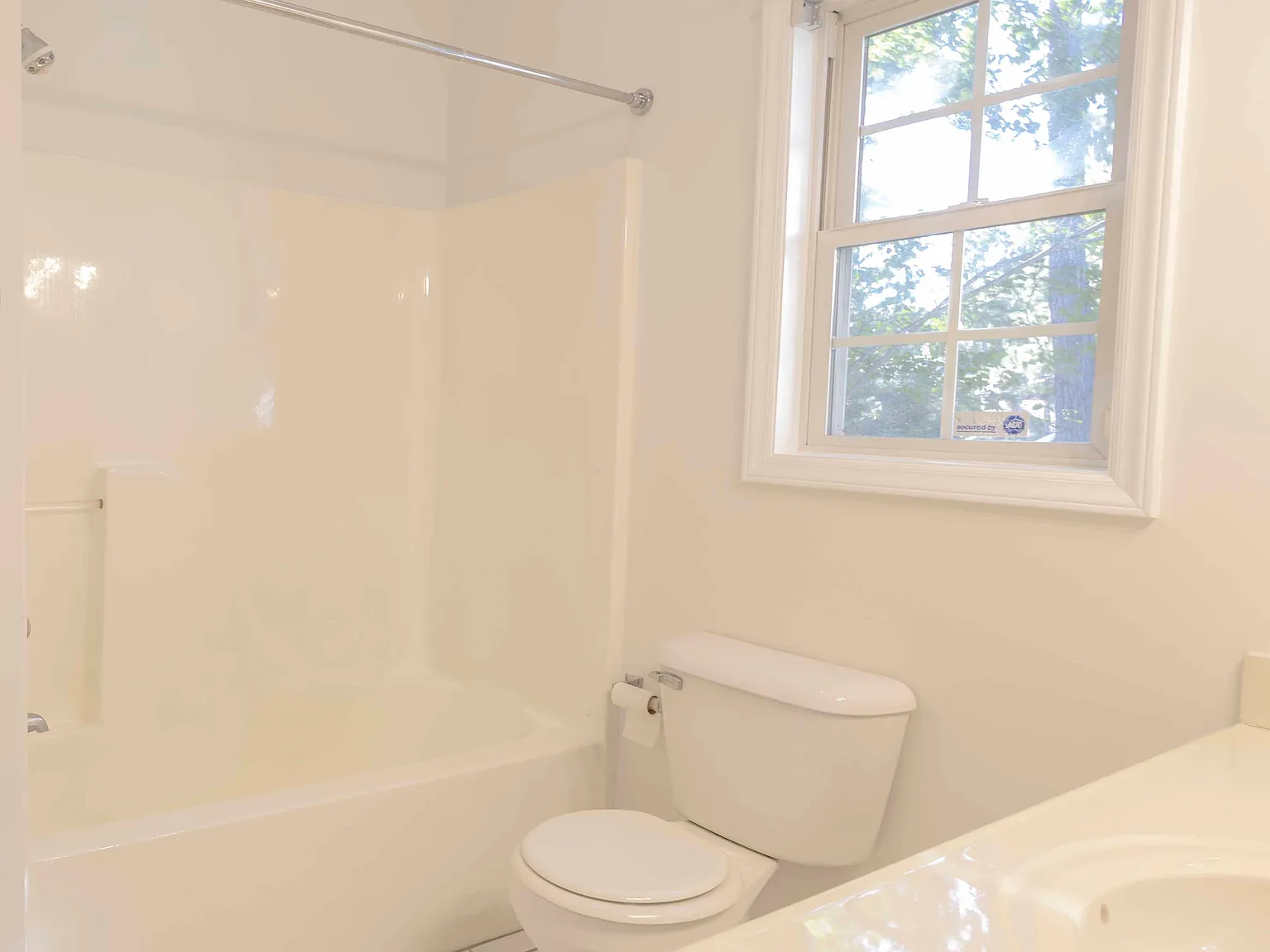 3 bed, 1954 sqft, $2,100 — Photo 3