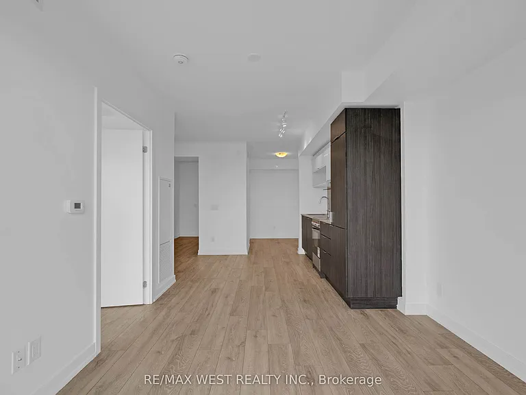 159 Wellesley St E #2006 — Photo 8