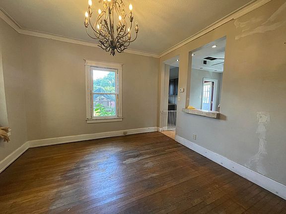 4th image of 2124 Waller St