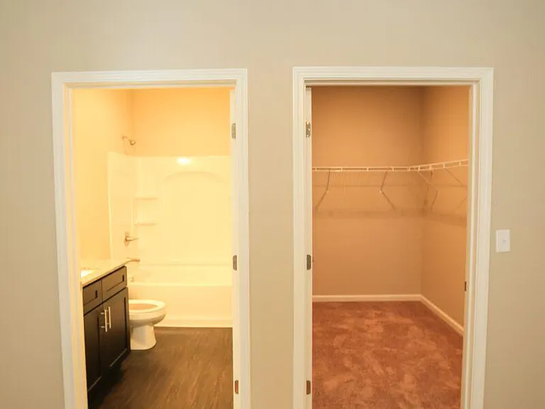 1585 California Ave SW — Photo 6