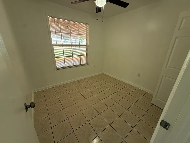 549 Jennings Ave — Photo 15
