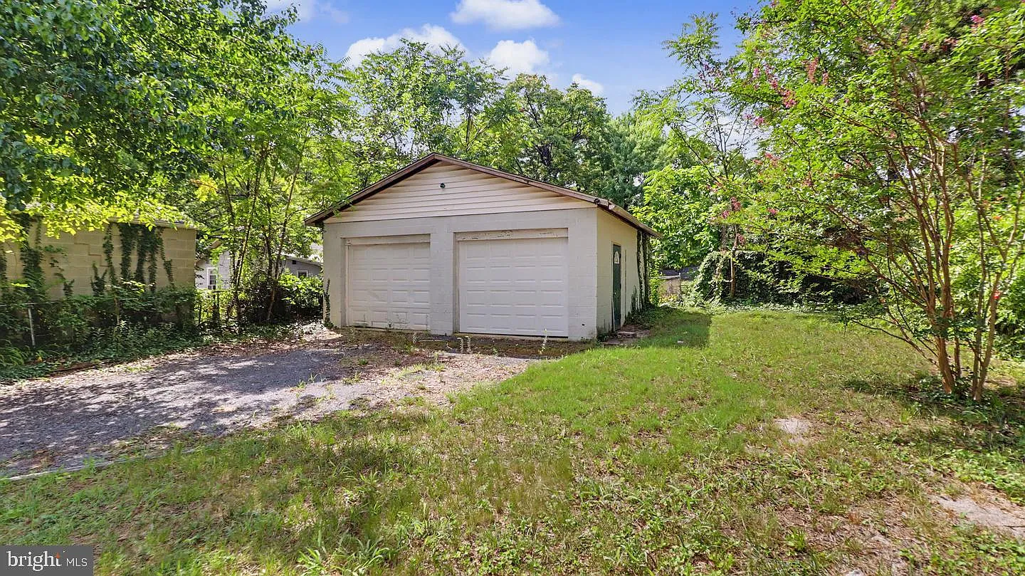 4 bed, 3.0 bath, 2251 sqft, $3,600 — Photo 3