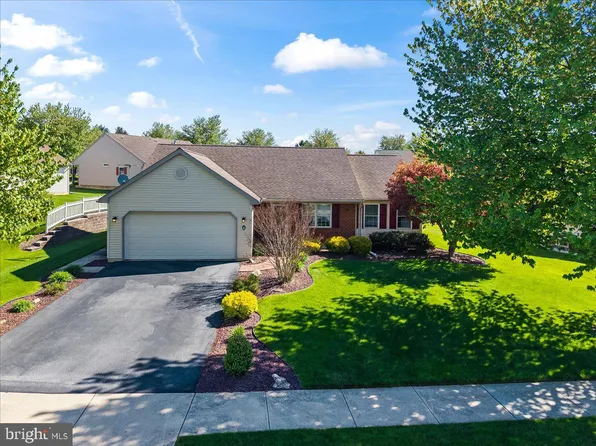 6 Springhouse Dr, Myerstown, PA 17067