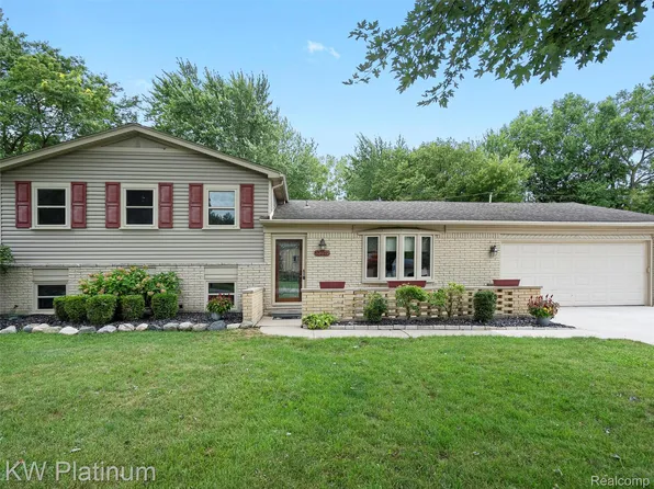 33572 Roselawn St, Chesterfield, MI 48047