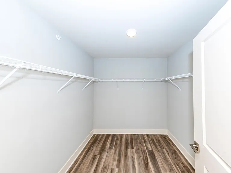 The Caravel Apartments — Photo 21
