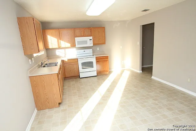 9715 Amber Ledge — Photo 10
