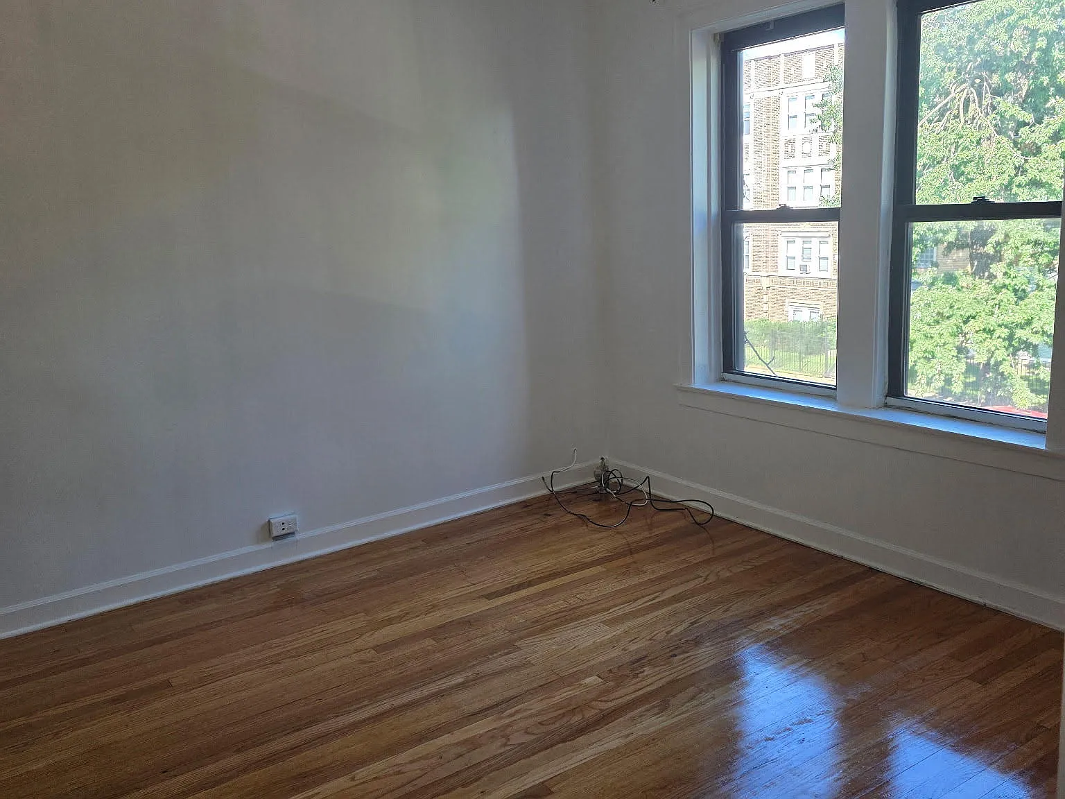 3 bed, 1300 sqft, $1,999 — Photo 4