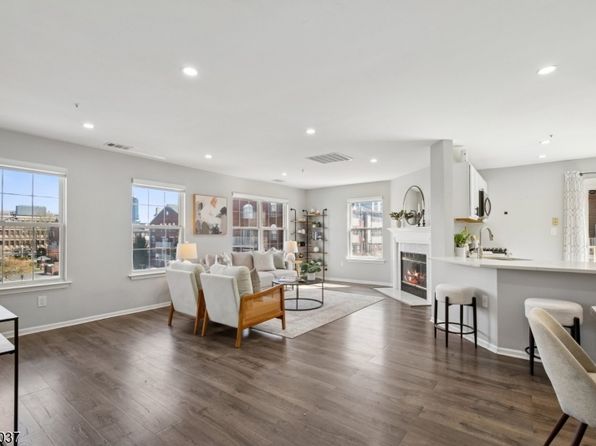 57 Cornerstone Ln, Newark City, NJ 07103