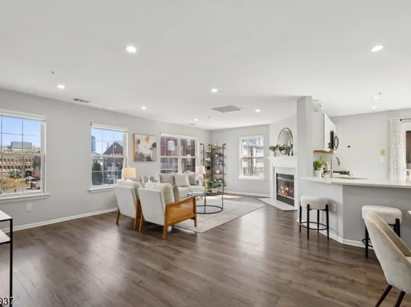 57 Cornerstone Ln, Newark City, NJ 07103